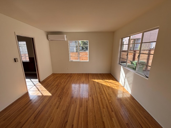 Building Photo - 4616 Kingswell Ave