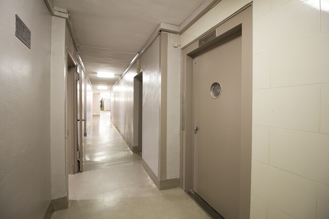Foto del edificio - 2375 E 3rd St