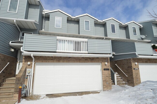 Foto del edificio - 2 Bed + Den, 2.5 Bathroom Townhouse for Rent
