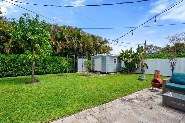 Foto del edificio - 911 W Hawie St