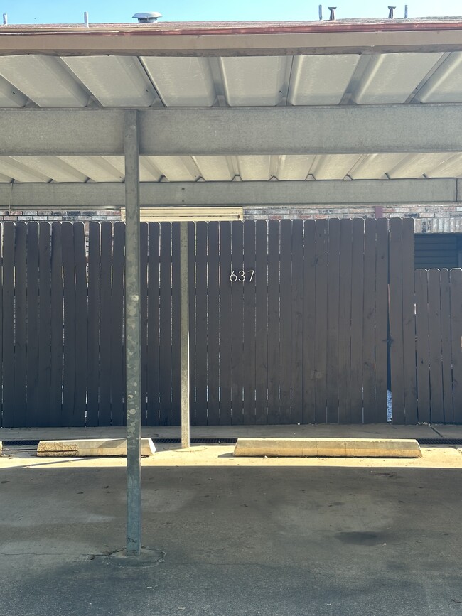 Building Photo - 637 Baylor Dr