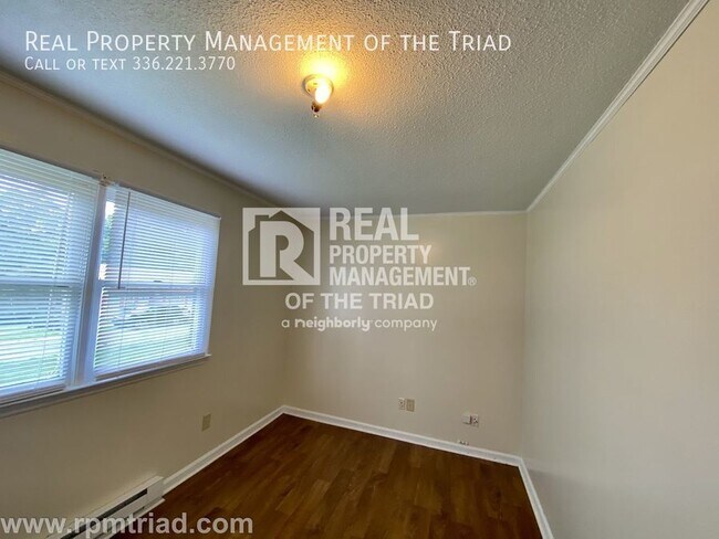 Building Photo - Updated 2BR/1BA Home in Winston Salem!