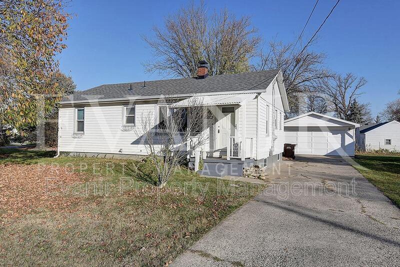 Primary Photo - 113 Oakwood Ave