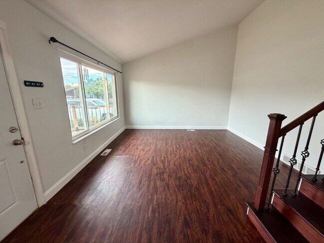 Building Photo - 1520 Woodward Dr
