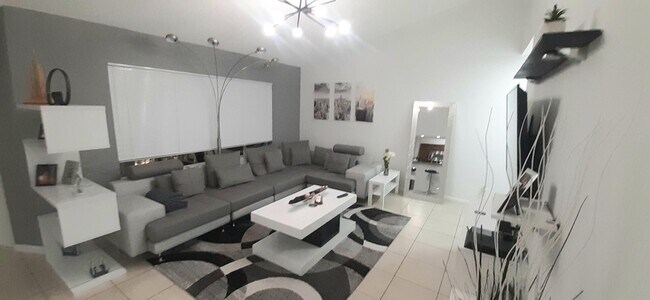 Foto del edificio - 815 W Boynton Beach Blvd