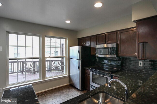 Foto del edificio - 13900 Fareham Ln