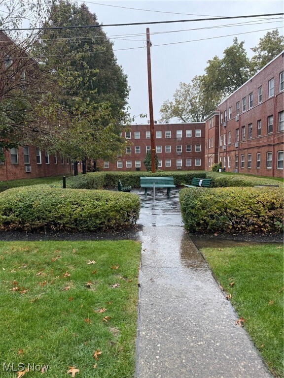 Foto del edificio - 13781 Cedar Rd