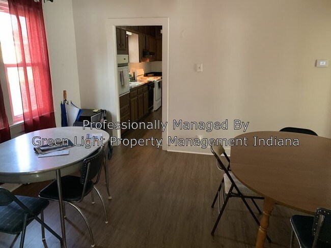 Foto del edificio - 1202 E 8th St