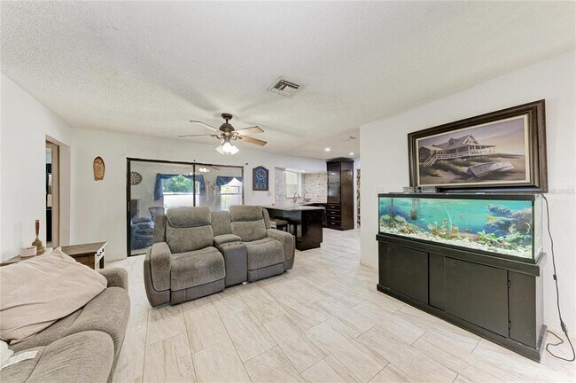 Foto del edificio - 1520 Sunnyhills Dr