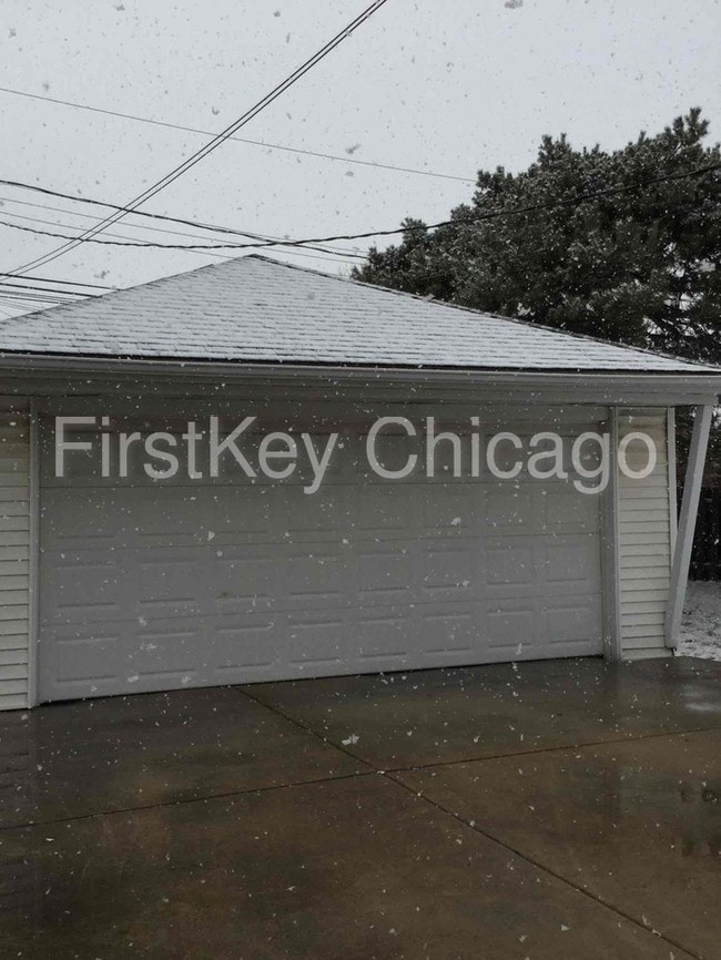 Building Photo - 8620 S Tripp Ave
