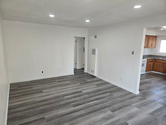 Building Photo - 6433 Troost Ave