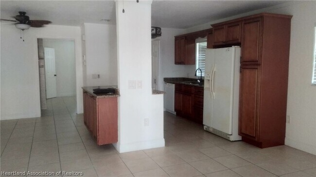 Building Photo - 3720 Vilabella Dr