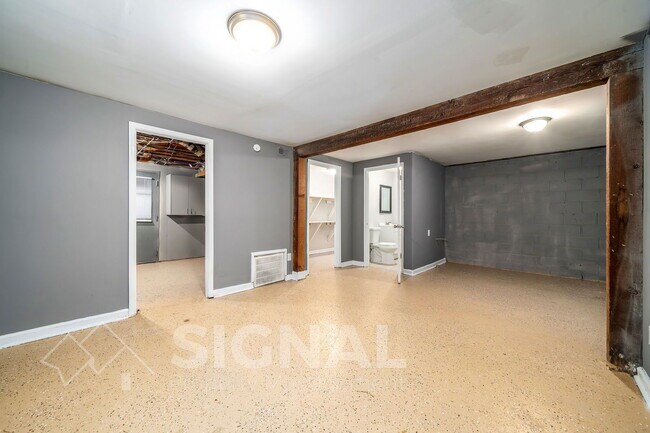 Building Photo - 1652 Roberta Ln