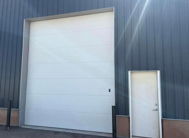 Foto del edificio - Fort Cedar Garage B5