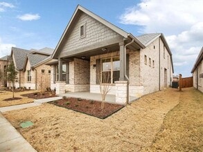 Building Photo - 2036 Almassera Dr