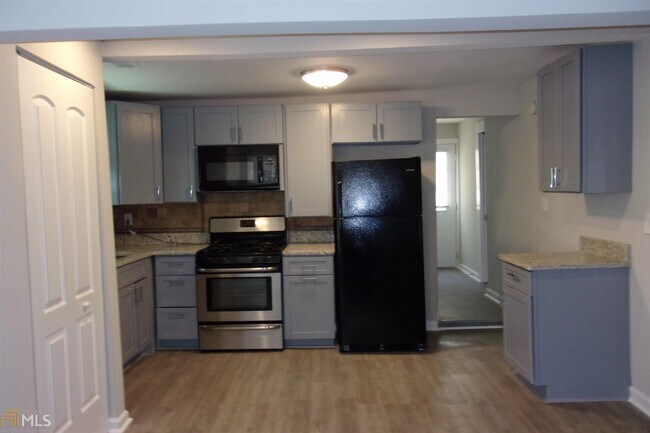 Foto del edificio - 3425 Bachelor St