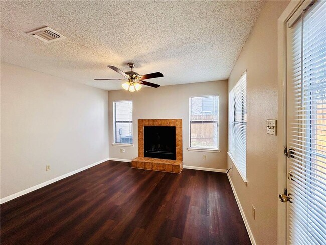 Foto del edificio - 8906 Schick Rd