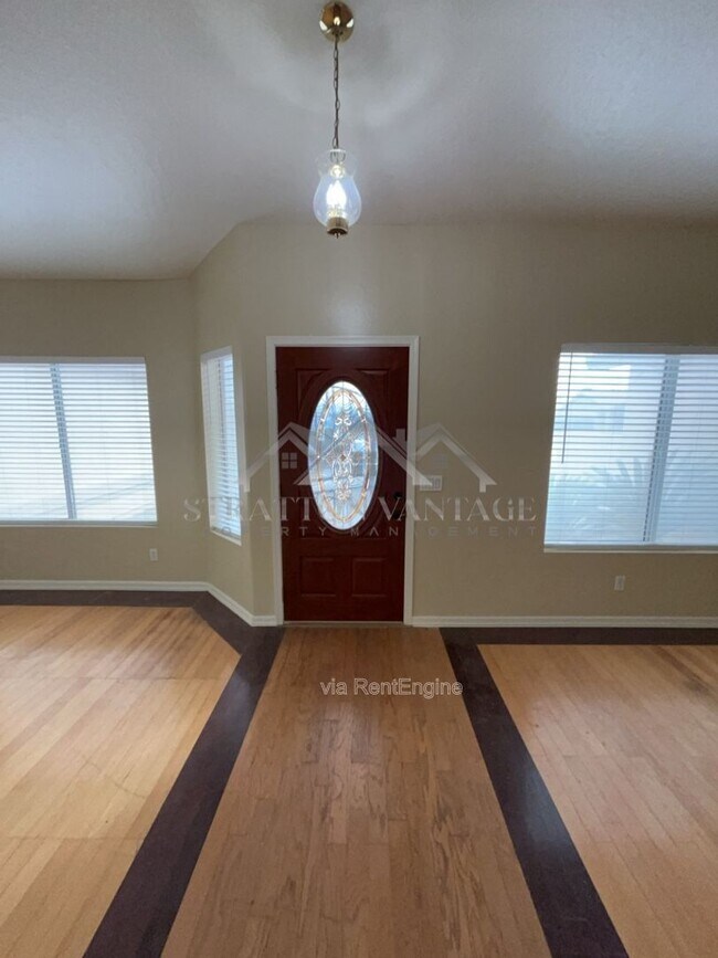 Building Photo - 8760 E Winnston Cir