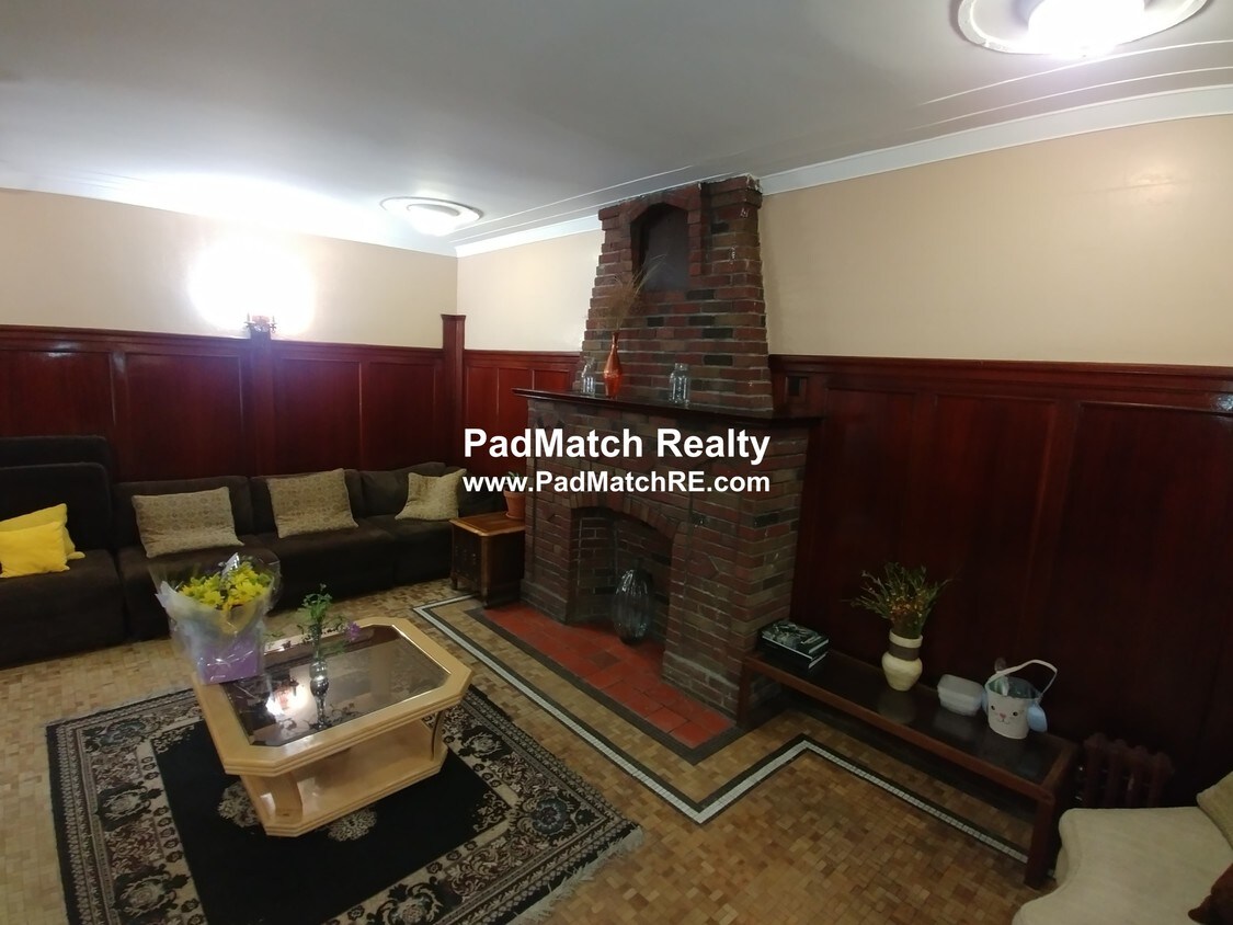 Primary Photo - 2045 Commonwealth Avenue