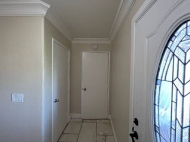 Building Photo - RV T 7640