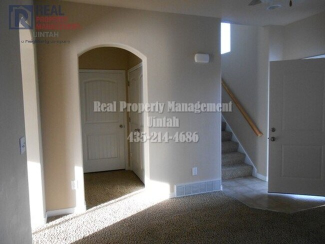 Building Photo - 3-bedroom 1.5 bath Town home