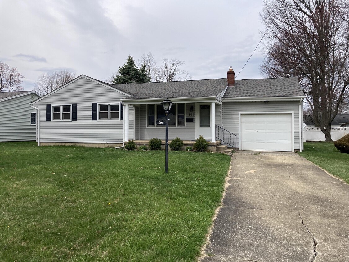 Primary Photo - 892 Edenridge Dr
