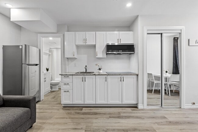 Building Photo - 228 Lebreton St N
