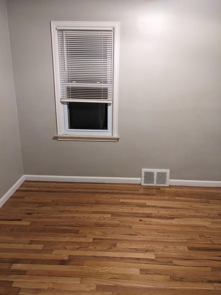 Building Photo - 1261 E Chesterfield St