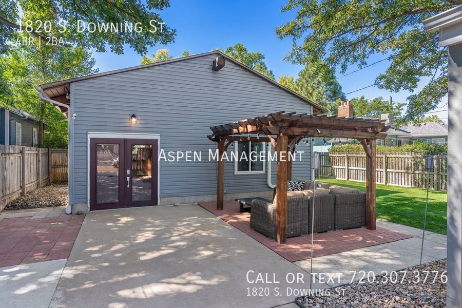 Primary Photo - Beautifully Updated 4 Bedroom 2 Bath Home ...