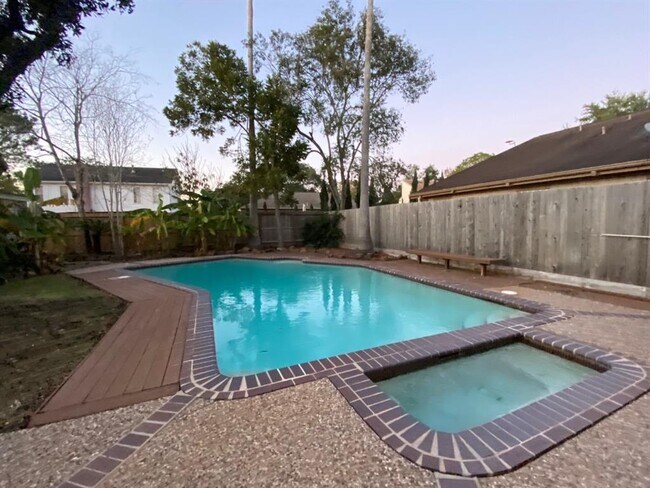 Foto del edificio - 16423 Havenpark Dr