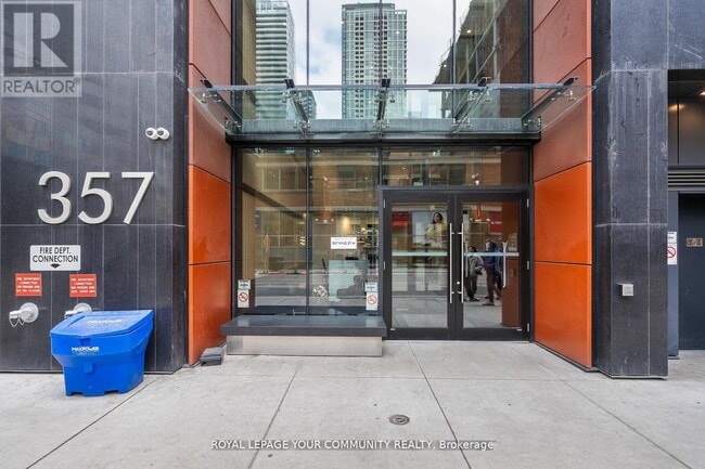 Building Photo - 357 King St W