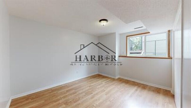 Foto del edificio - Single Family Home with Vaulted Ceilings!
