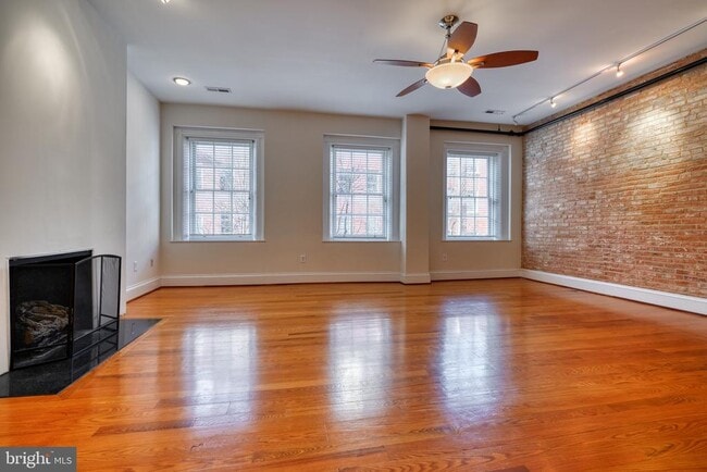 Building Photo - 509 Cathedral St