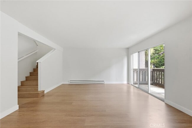 Building Photo - 374 Miraleste Dr