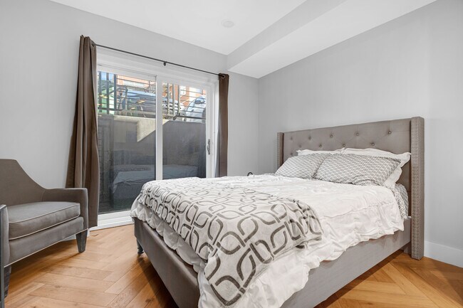 Foto del edificio - 1457 Girard St NW