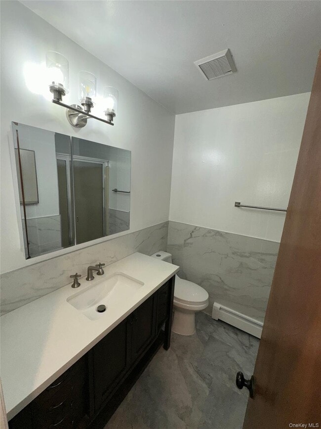 Foto del edificio - 83 Manorhaven Blvd