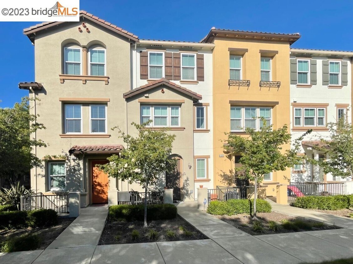 1026 Martin Luther King Dr, Hayward, CA 94544 Condo for Rent in