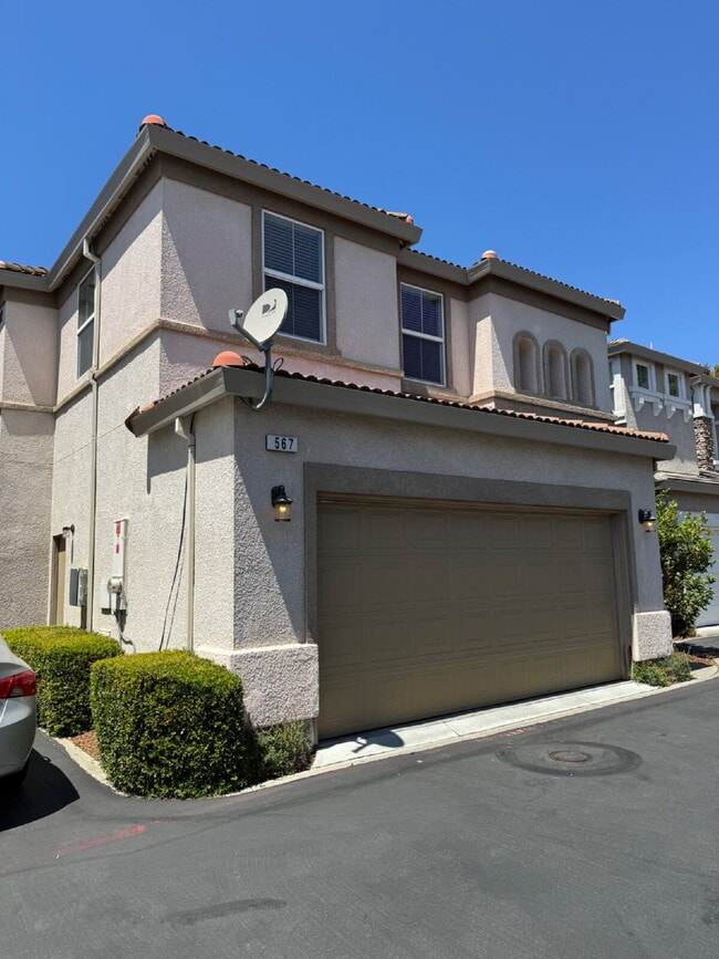 Foto del edificio - Beautiful 3 Bed, 2.5 Bath Green Valley Sin...