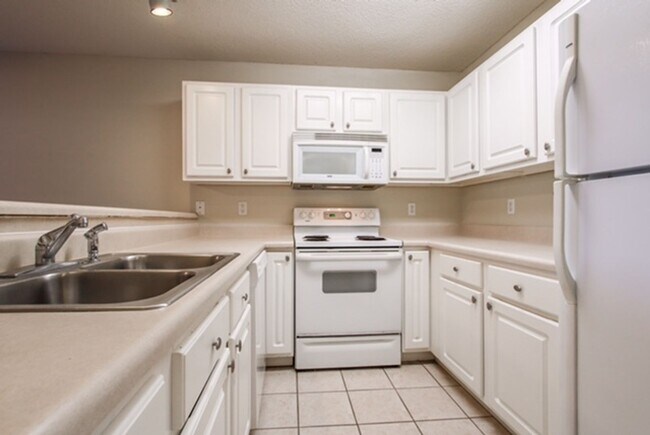 Foto del edificio - **MOVE IN SPECIAL—$300 1st Month’s Rent** ...
