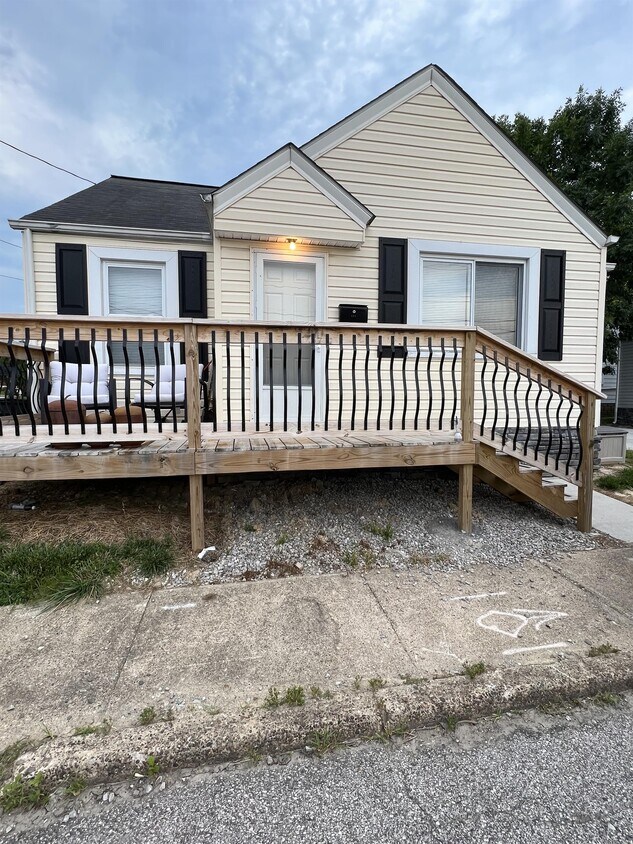 Primary Photo - 408 East Ave