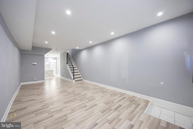 Building Photo - 10 N Ellwood Ave