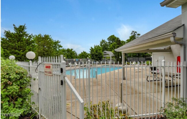 Building Photo - 7370 Ridgepoint Dr