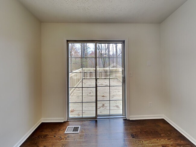 Foto del edificio - 6028 Woodcreek Dr