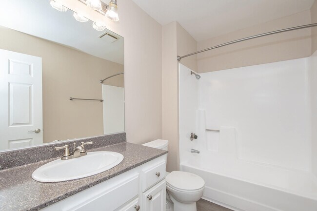 Building Photo - Raintree Apartment Homes