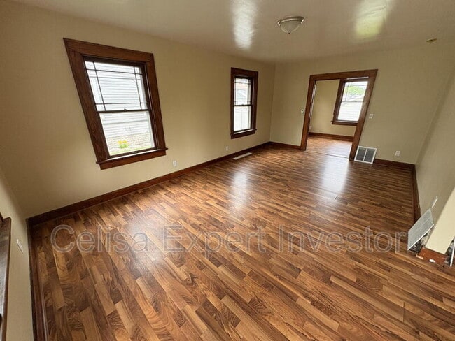 Building Photo - 644 Greenlawn Ave