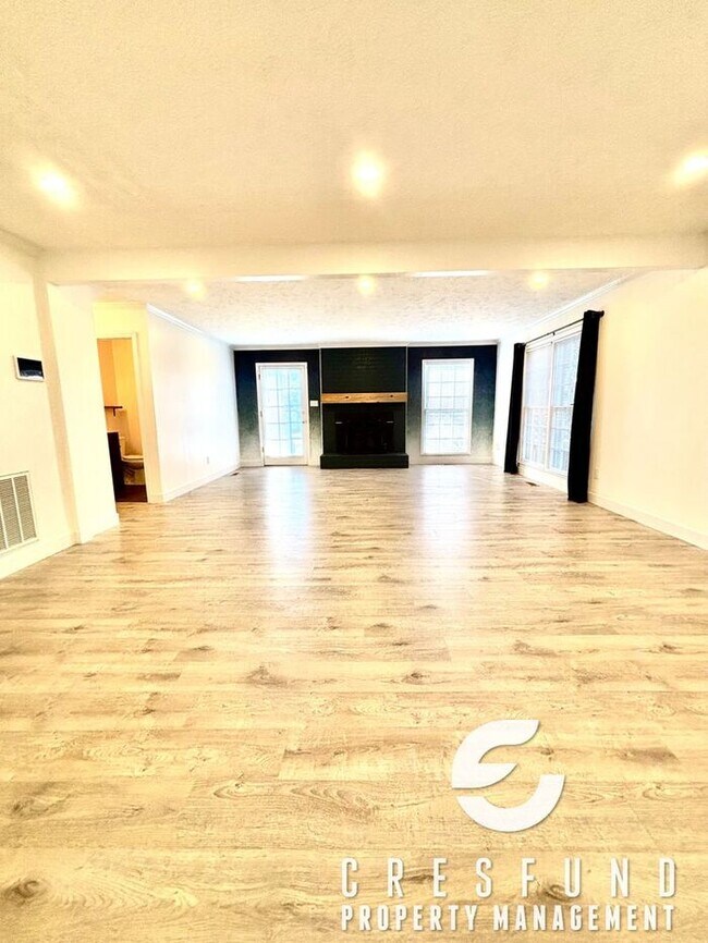Foto del edificio - $350 OFF YOUR 1ST FULL MONTHS RENT! 4 Bed,...