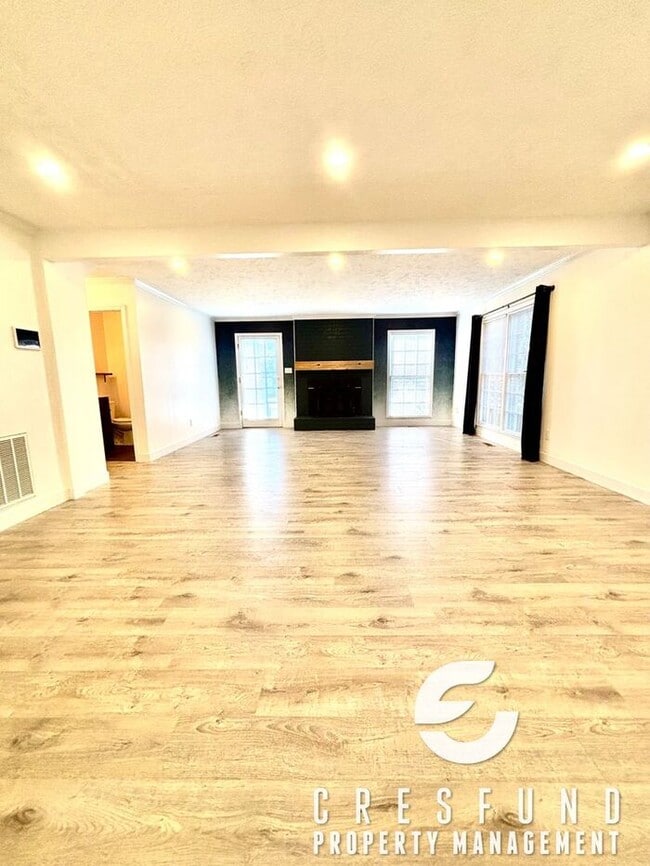 Building Photo - 4 Bed, 2.5 Bath - MINUTES FROM FORT LIBERT...