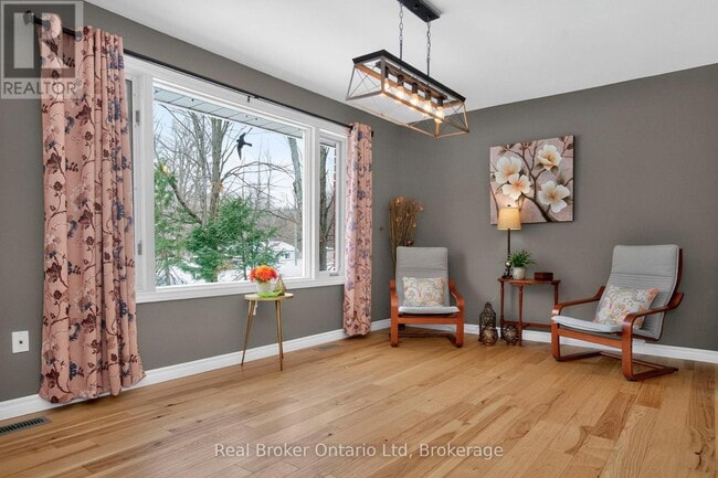 Building Photo - 16 Mundy Ave