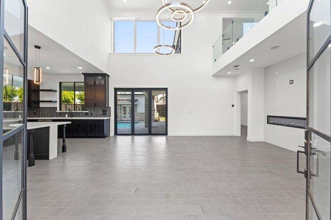Foto del edificio - 10070 Cedardale Dr