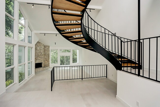 Building Photo - 111 Glynn Way Dr